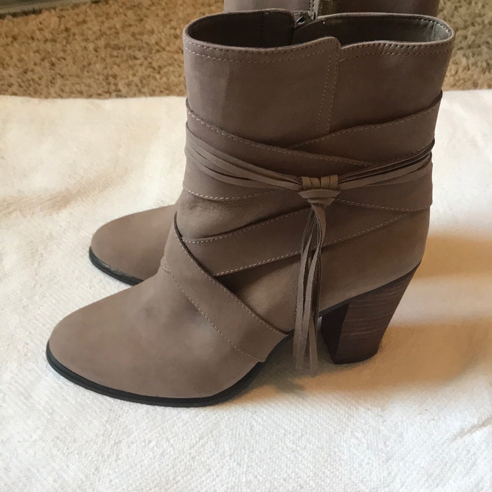 Vince Camuto Ferrah Bootie in Tan/Cashmere